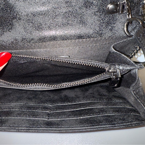 Elegant Chain-Trimmed Wallet Bag - Picture 13 of 16